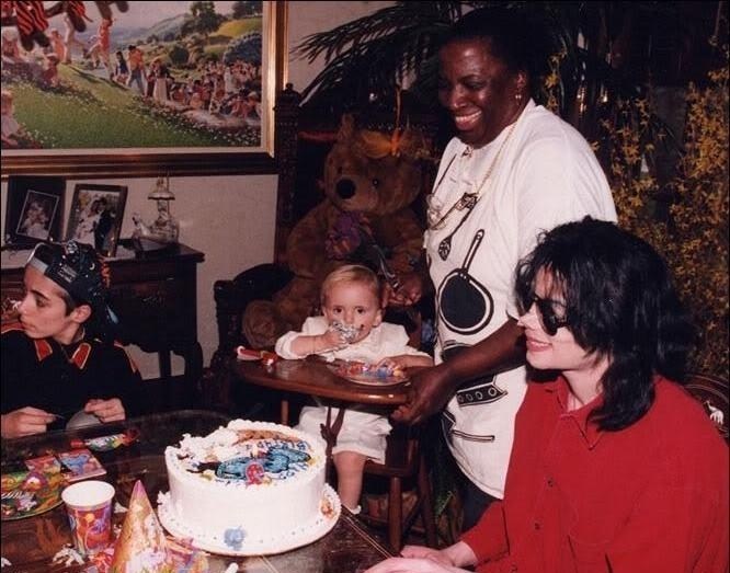 /dateien/59922,1297715850,2nd-B-Day-prince-michael-jackson-19278581-666-523