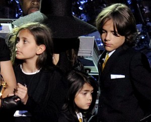 /dateien/59922,1298234217,Michael-Jacksons-children-300x242