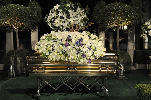 /dateien/62480,1298562883,7eeVbF michael-jackson-funeral-3.9. 3uhr10