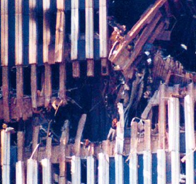 /dateien/gg35068,1201538322,Edna Cintron standing in WTC1