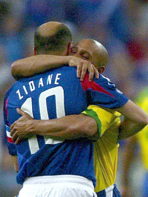 /dateien/mg33471,1206021261,zidane carlos dpa 300