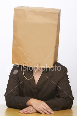 /dateien/mg34464,1262952852,woman with bag on head1227369693