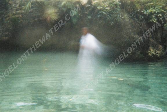 /dateien/mt527,1237509993,angel on the water072307c