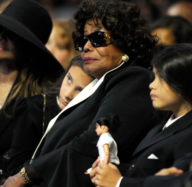/dateien/np62551,1275034433,Katherine Jackson obok 4215592