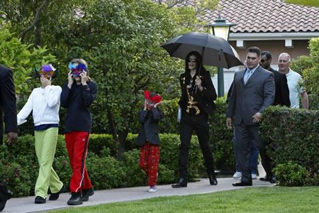 /dateien/np62551,1283115720,michael jackson and kids