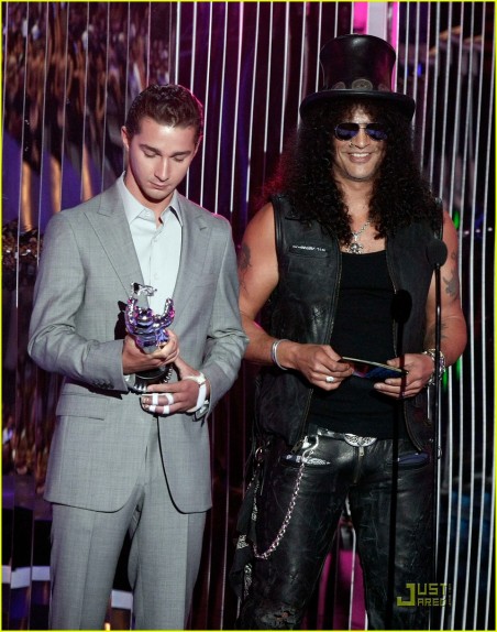 /dateien/np66944,1288175121,shia-labeouf-2008-mtv-vmas-06-452x574