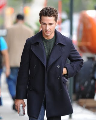 /dateien/np66944,1288529765,shia-labeouf-walks-on-wall-street-03