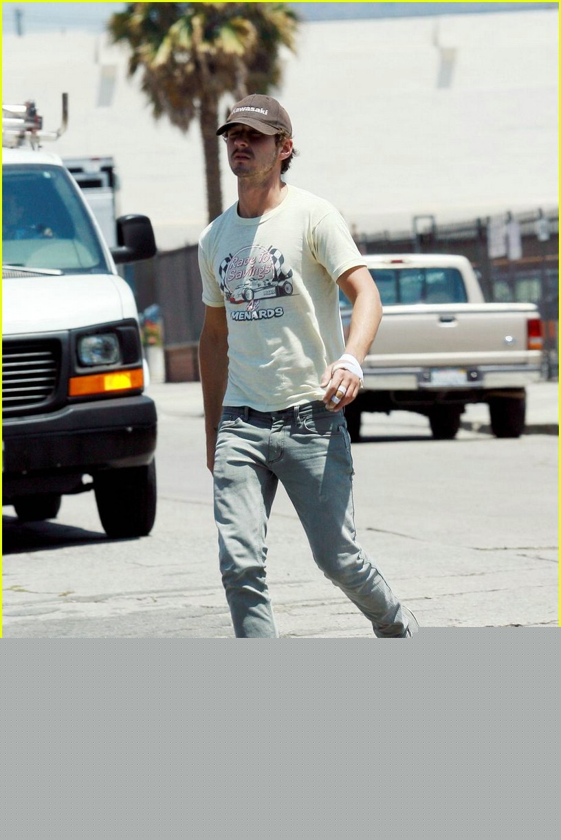 /dateien/np66944,1289390187,shia-labeouf-menards-11