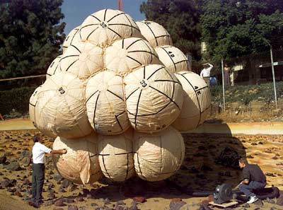 /dateien/uf25902,1284564256,mars-rover-airbag