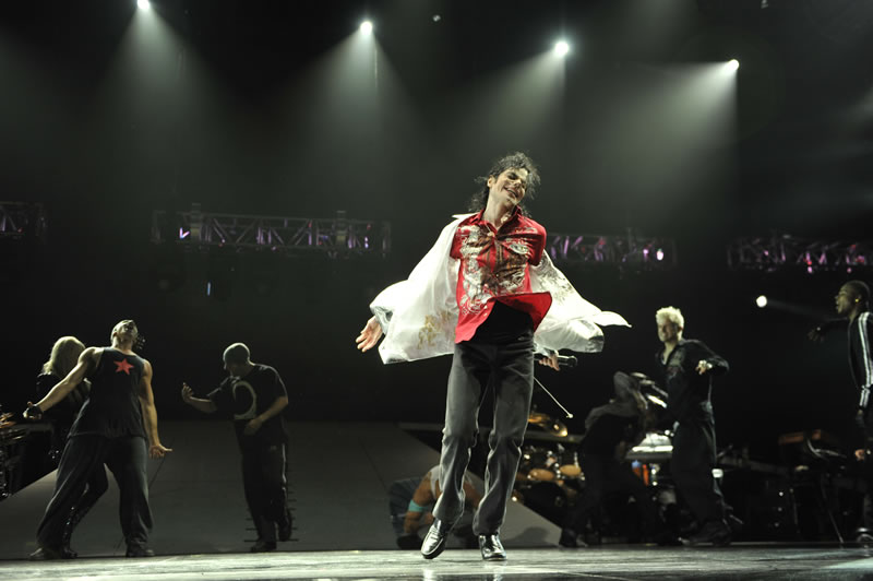 /dateien/ug55144,1255812572,michael jackson (9)