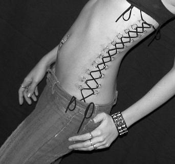 /dateien/uh28902,1157988506,000corsetpiercing