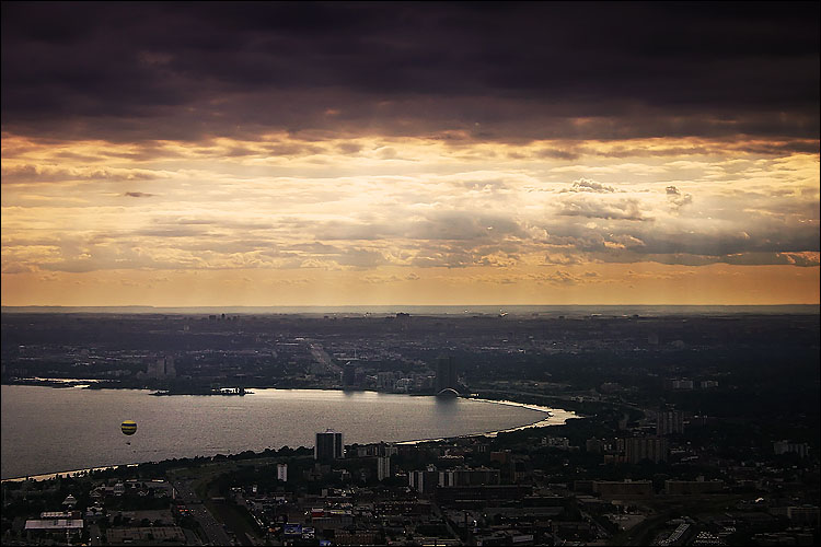 /dateien/uh28902,1171304355,cn tower pov west skyline