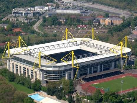 /dateien/uh45894,1250240298,fg-dortmund-signal-iduna-park-12089526-qf,templateId=renderScaled,property=Bild,height=349