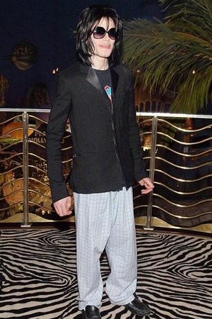 /dateien/uh55144,1253565887,0828 michael jackson 50th 00-thumb-300x450