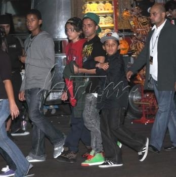 /dateien/uh55144,1256226629,Prince-Omer-Jaafar-and-Jermajesty-prince-michael-jackson-8701974-348-350