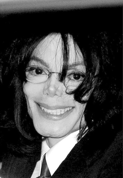/dateien/uh55144,1257022647,Michael-3-michael-jackson-8628861-415-600