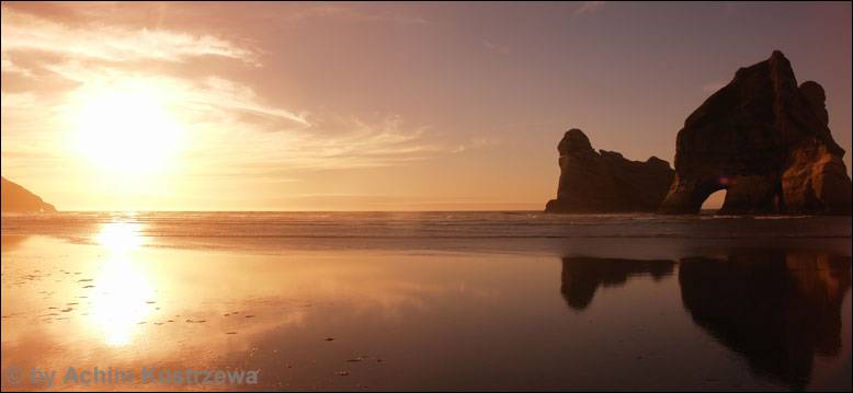 /dateien/uh55998,1250863987,(C)Wharariki-Beach-lo