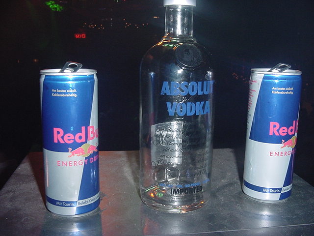 /dateien/uh60141,1265321614,Red Bull Wodka NW
