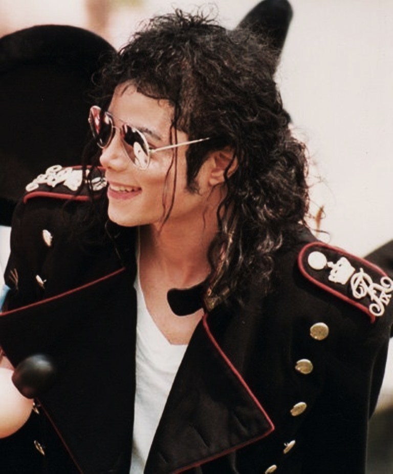 /dateien/uh60207,1270725700,MJJ-michael-jackson-10951396-768-925