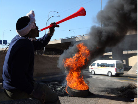 /dateien/uh61145,1268384523,463441575-vuvuzela-suedafrika-fussball.9