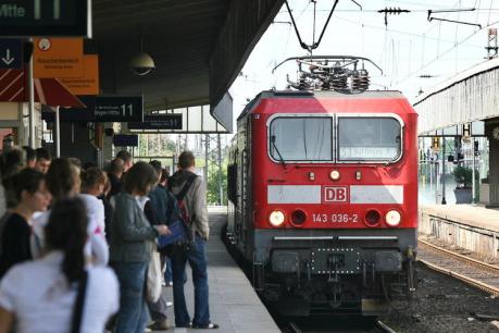 /dateien/vo59448,1281636846,Bahnhof HA Hamburg 235942c