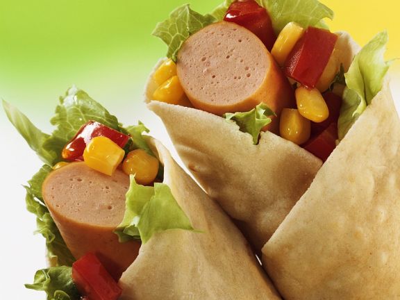 wraps-gefuellt-mit-wuerstchen-und-gemues