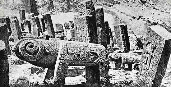 julfa-armenian-cemetery-khachkar-baltrus