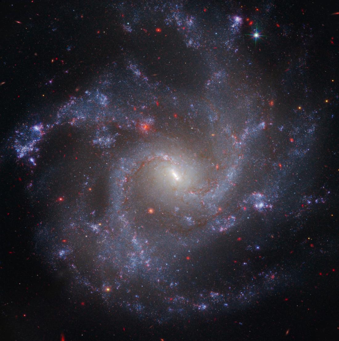 33993723-die-galaxie-ngc-5468-ist-etwa-1