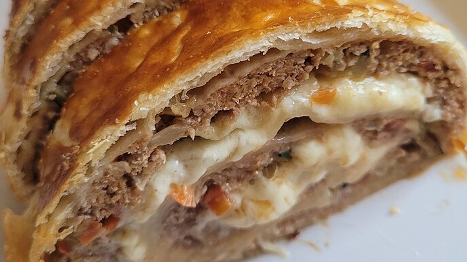 hackfleisch-paprika-kaese-strudel