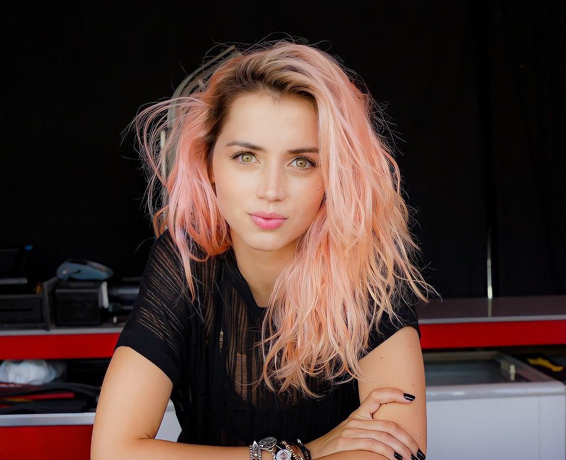 ana pink 2 - Copy