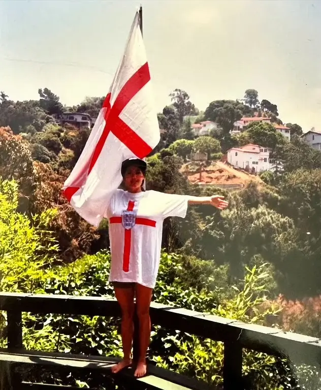 salma hayek go england - Copy.webp