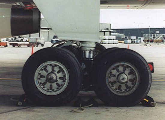 b757-main-wheel-02