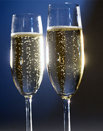 ein-glas-sekt-sorgt-immer-fuer-festliche