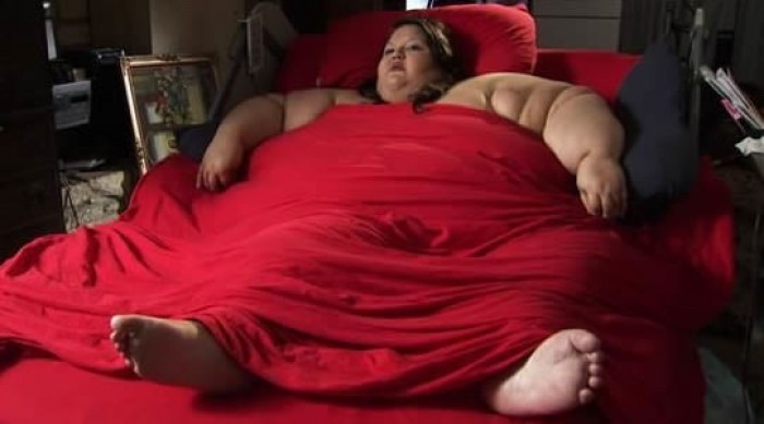 fette-frau-erwartet-dich-im-bett-2011-02