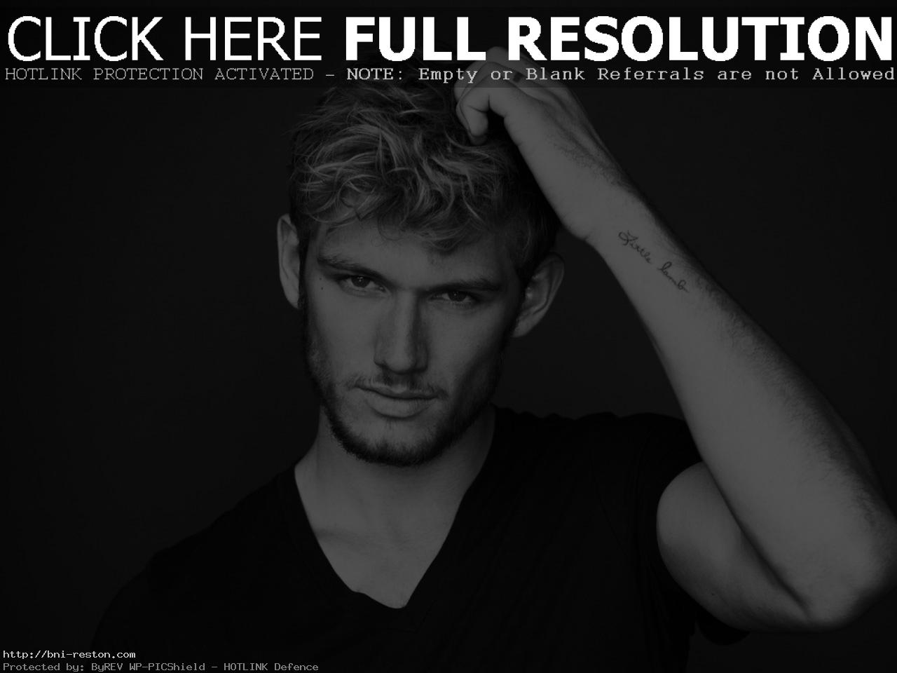 alex-pettyfer-tattoos-ring-finger