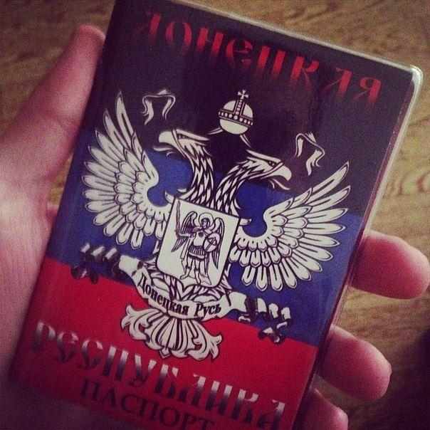 159300
