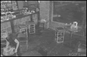 657500 gif-robot-waiter-fail-543868