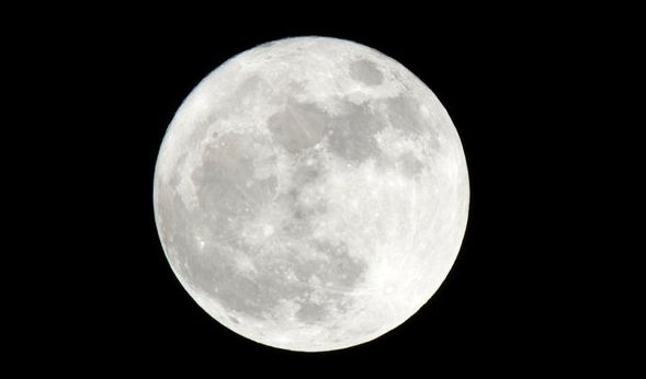 am erhellt ein supermond den himmel 8562