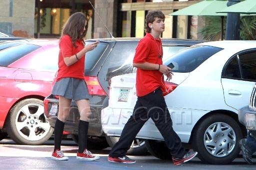pp-Starbucks-26-05-2011-prince-michael-j