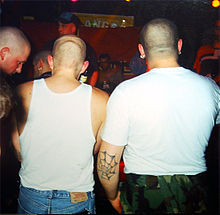 220px-Skinheadsvonhinten