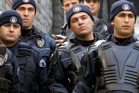 zPjlj6 cn polizei DW Poli 1157944p1