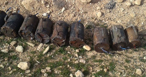 t8b593e explosive-devices-bombs-weapons-