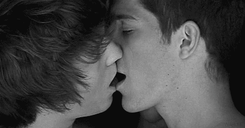aw-cute-gay-kiss-gays-kiss-Favim.com-375