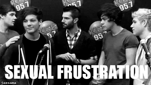 harry-styles-louis-tomlinson-gay-kiss.-2
