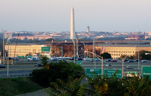el-pentagono-con-el-monumento-a-washingt