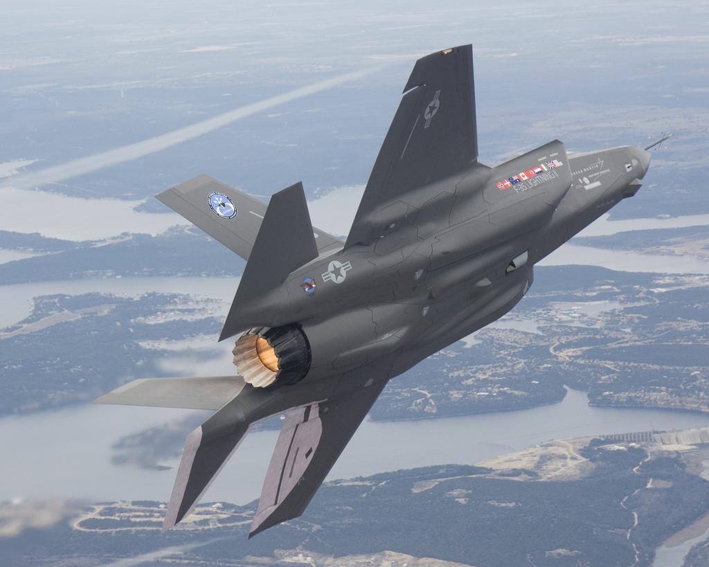 Lockheed-F-35-Lightning-IIside