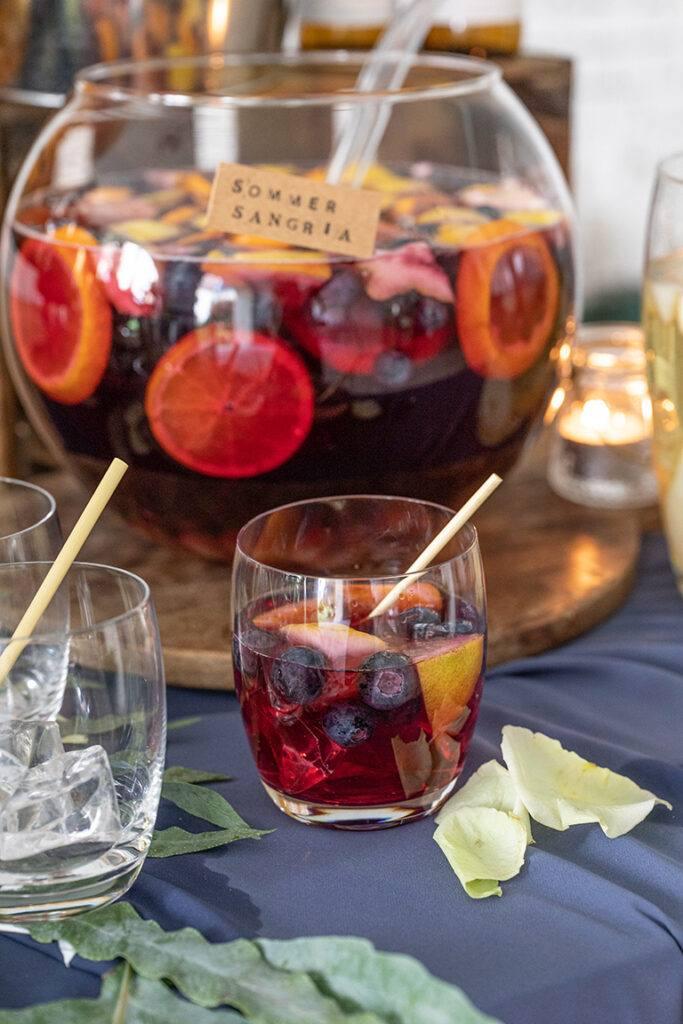 Selbst-gemachte-Sommer-Sangria-mit-Fruec