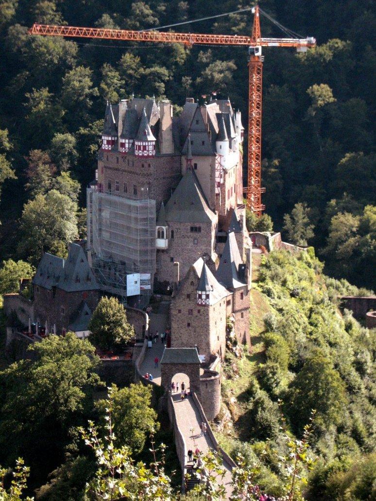 /dateien/mt49668,1284707269,burg eltz by mitternachtsloewe-d2yvud4