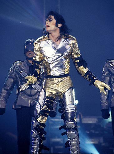 /dateien/np62551,1275773863,King-of-Pop-Rock-Soul-3-michael-jackson-9363565-365-494