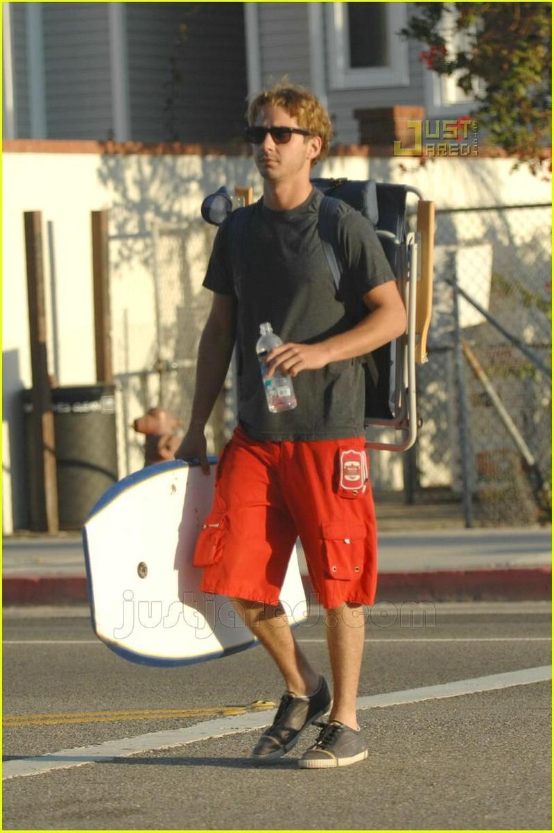/dateien/np66944,1288109419,shia-labeouf-shirtless-11